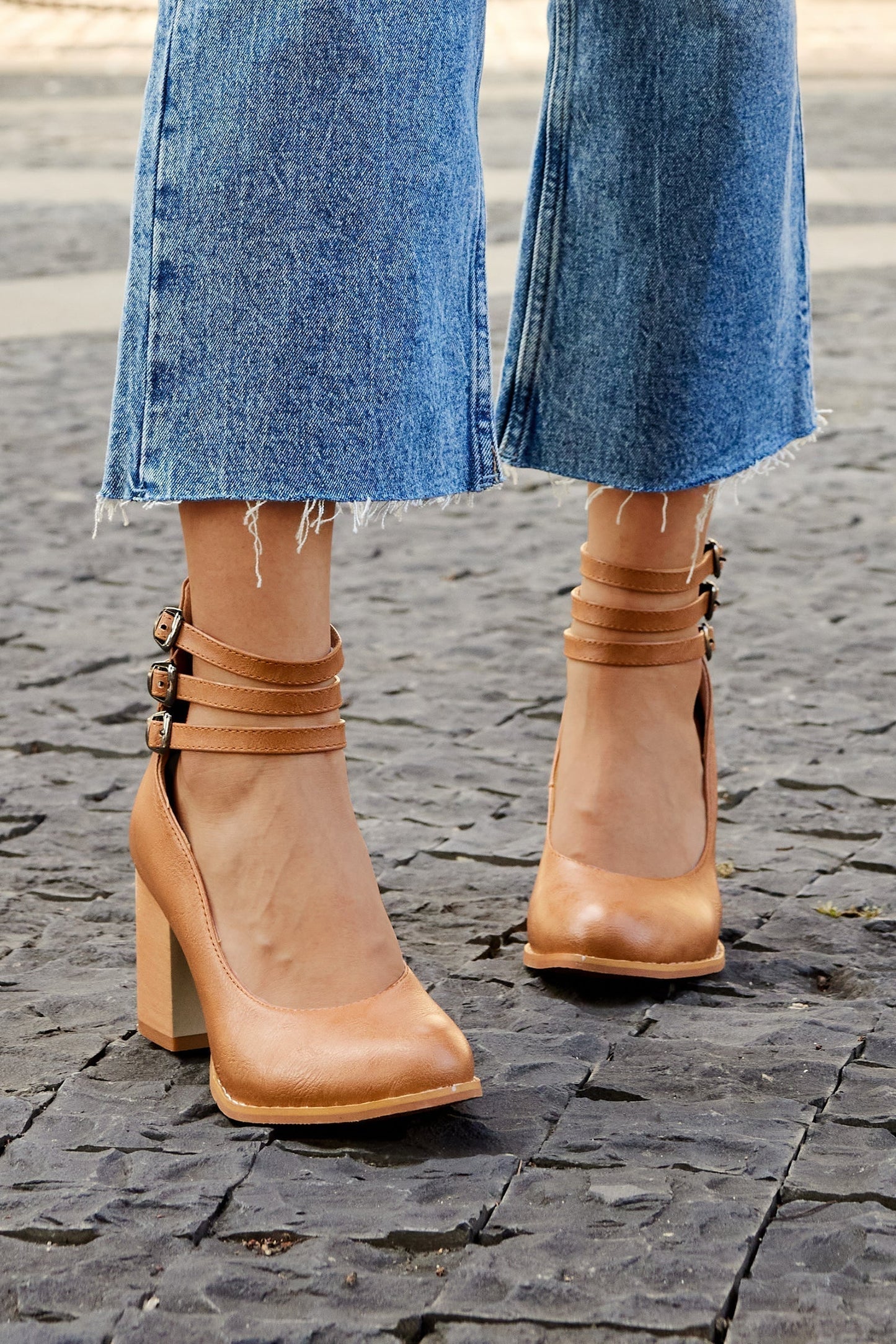 Caa™ | Glattleder-Sandalen mit Knöchelriemen und breitem Absatz