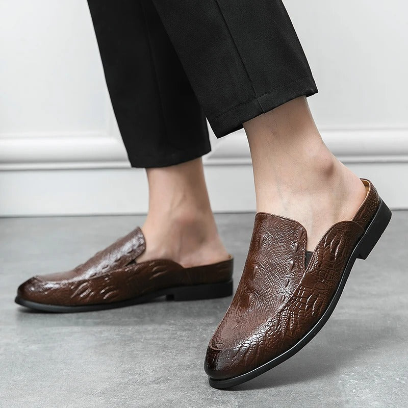 Elegante Kleiderschuhe mit Krokodilmuster